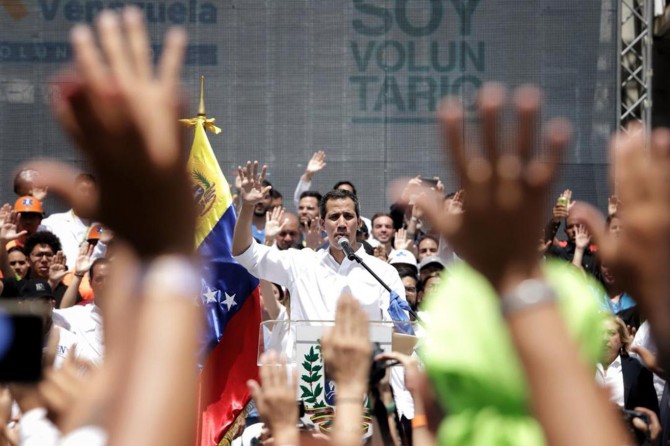 Guaido Venezuela'ya döndü