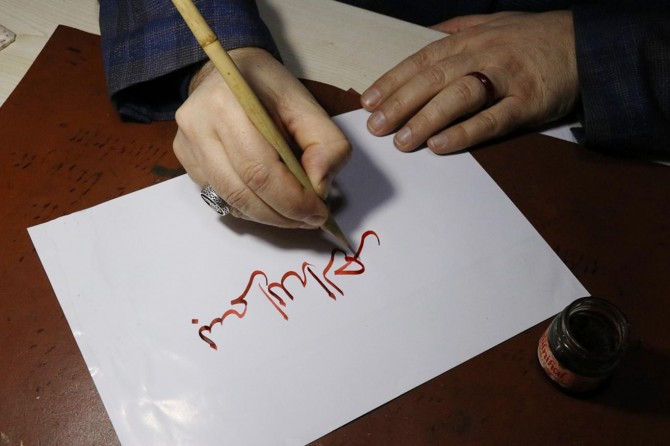 Kur’an-ı Kerim aşkını eserlerine yansıtıyor