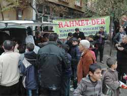 Rahmet Der Halka Aşure Dağıttı