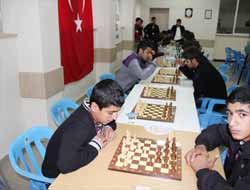Mardin'de Satranç Turnuvasında Öğrenciler Ter Döktü