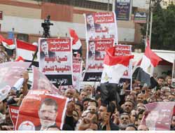 Kahire'de Mursi Aleyhine ve Lehine Gösteriler Devam Ediyor