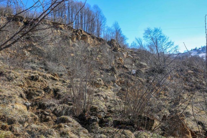 Heyelan nedeniyle 73 konut tahliye edildi