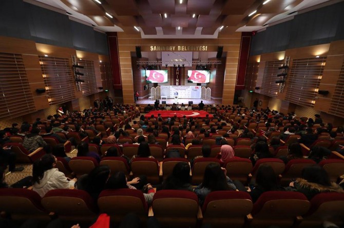 Öğrenciler istiklal marşını güzel okumak için yarıştı