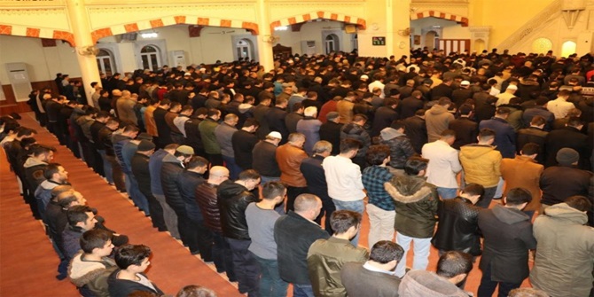 ​Regaib Kandilinde camiler doldu taştı