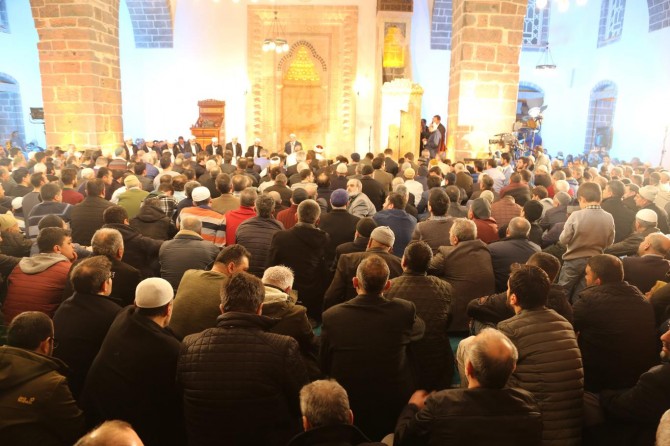 İbadete açılan tarihi Kurşunlu Camii Regaib Kandili'nde doldu taştı