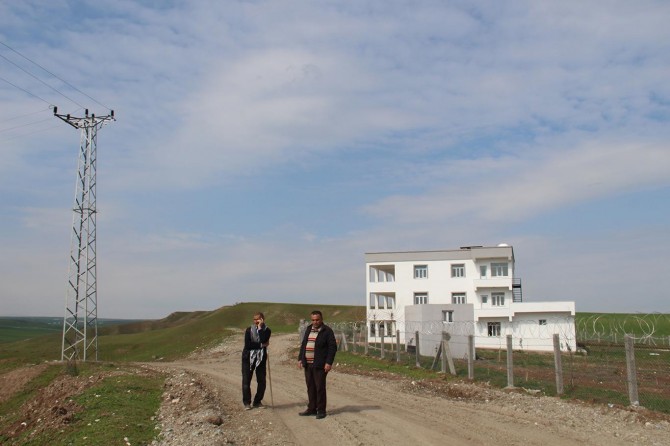 Elektriksiz yaşayan aile: Jeneratöre dünyanın benzinini koyduk