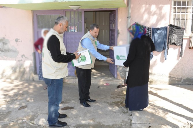 Batman'da üç ayların başlangıcında yetimler ve fakir aileler unutulmadı