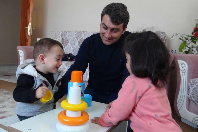 Minik Eymen tedavi olmazsa bir daha yürüyemeyecek