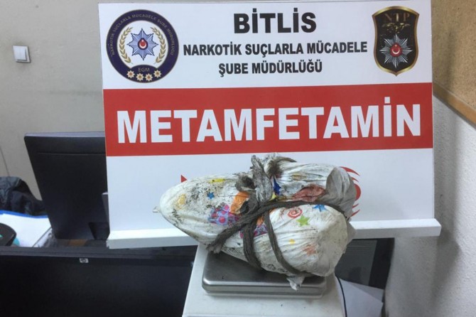 Bitlis'te otomobilde metamfetamin maddesi ele geçirildi