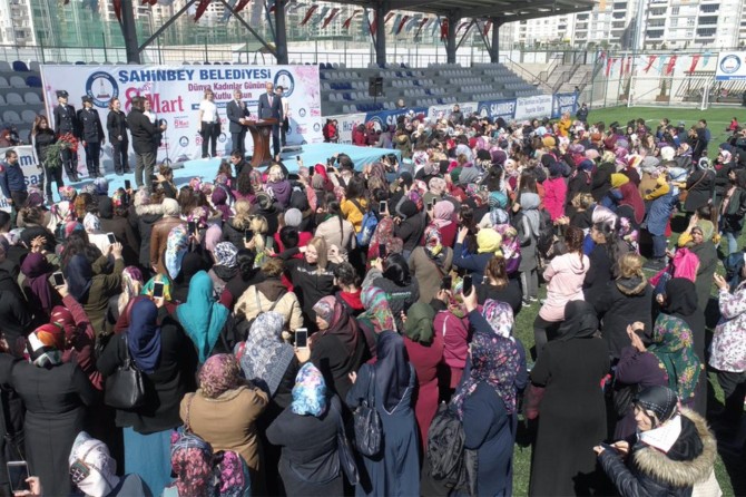 ​Bizim inancımızda cennet annelerin ayakları altındadır