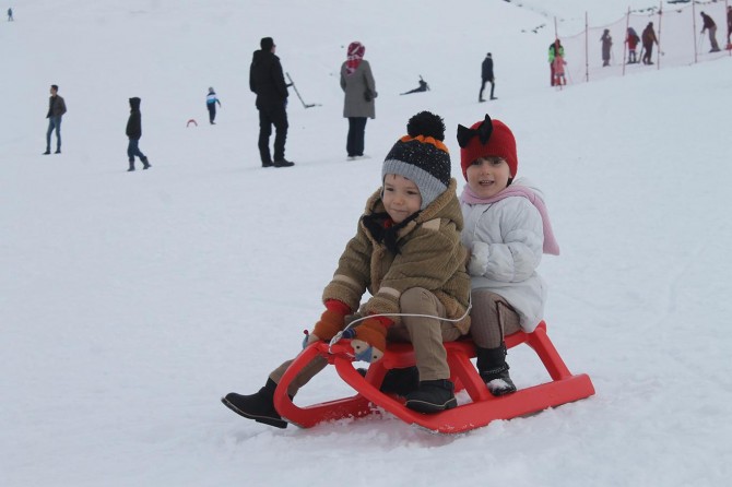 Muş'ta kayak merkezini 30 bin kişi ziyaret etti