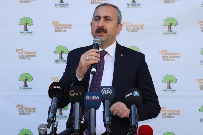 Sanat ve bilime değer veren kendisine ve ülkesine değer veriyordur