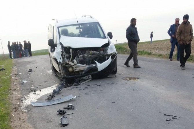 Kızıltepe'de kamyonet ile motosiklet çarpıştı: 1 ölü 1 ağır yaralı