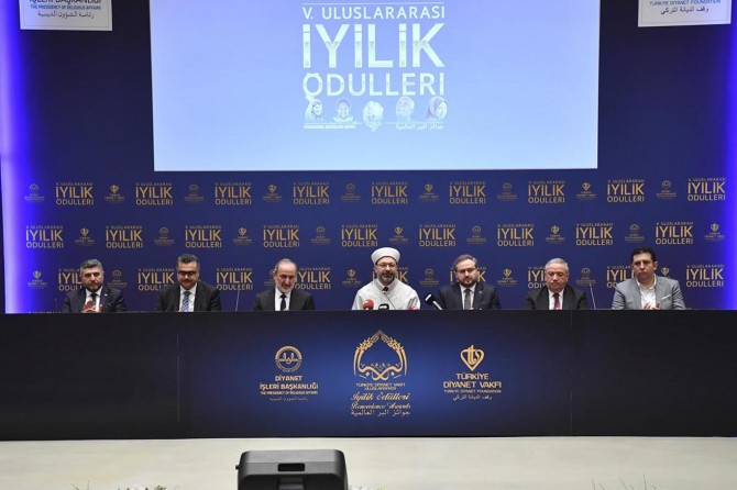 İyiliği güçlendirmek kötülüğe yer bırakmamak için çalışmaya mecburuz