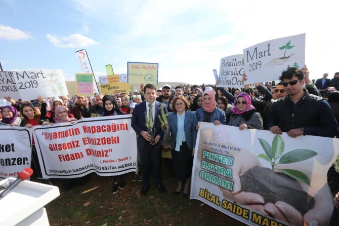 ​Türkiyeli ve Suriyeli öğrenciler birlikte fidan dikti