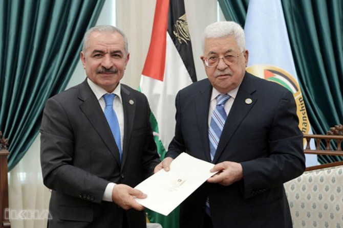 Civil servant salaries decreased by 50 percent in Palestine