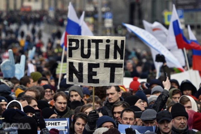 Protests against restrictions on internet in Russia