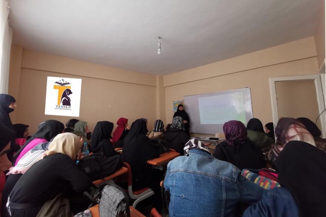 K-Pop ile gençler cinsiyetsizleştirilmek isteniyor