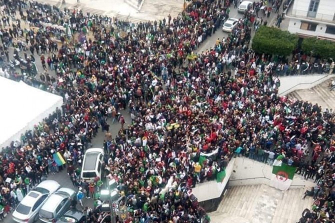 Buteflika'nın adaylıktan çekilmesi sevince neden oldu