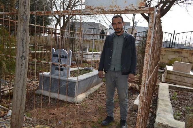 Hırsızlar bu kez Hilvan’da mezarlığa dadandı