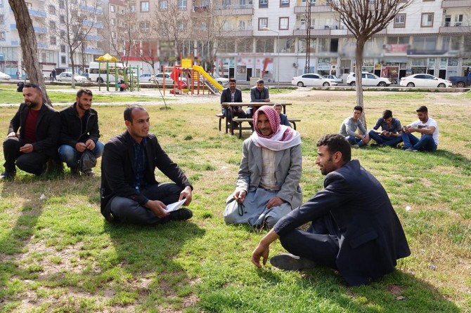 Viranşehir de vatandaşlar parklara akın etti