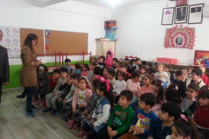 Öğrencilere temel afet bilinci anlatılıyor