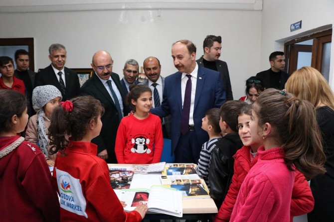 Vali Erin Bozova’da öğrencileri motive etti