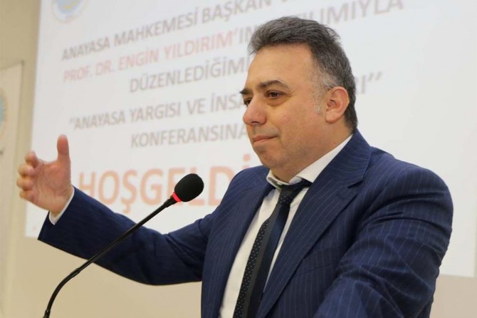 Mahkeme kararlarını eleştirmek herkesin en doğal hakkıdır