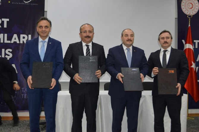 Sanayi ve Teknoloji Bakanı Varank Siirt'te