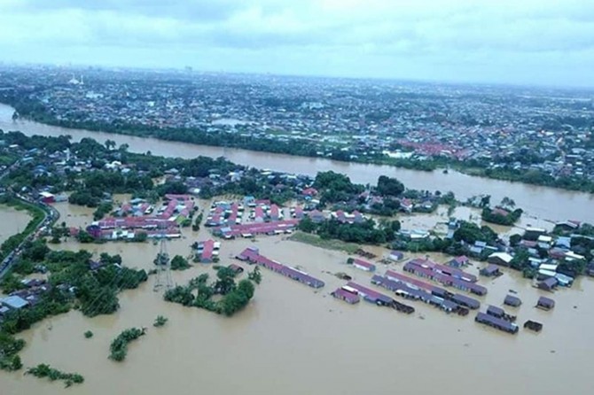 Flood disaster kills at least 77 in Indonesia
