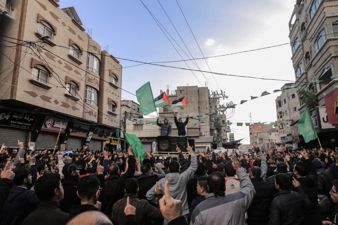 Gaza marches against sanctions of Abbas administration