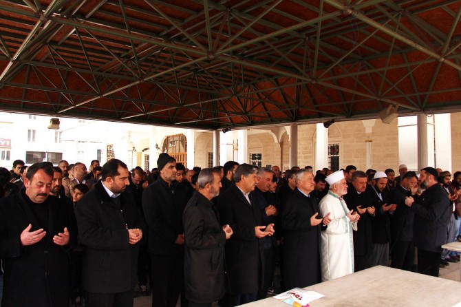 Cami şehidleri için Elazığ'da gıyabi cenaze namazı kılındı