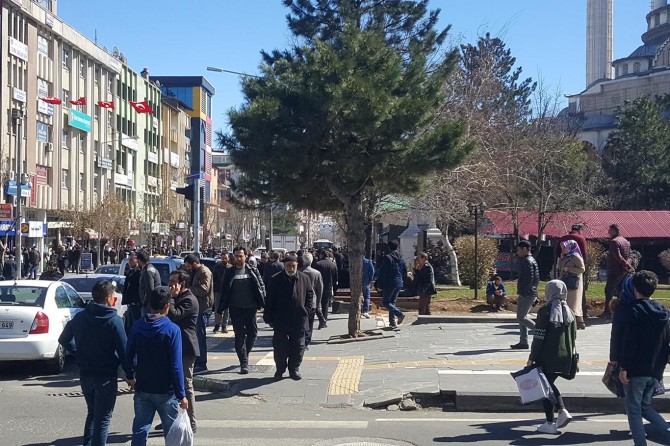 ​Camiye yapılan haçlı terörüne tepkiler büyüyerek devam ediyor