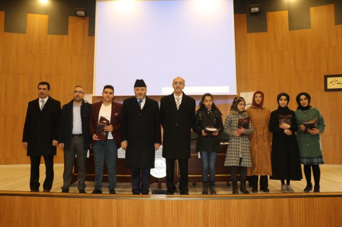 ​Bingöl'de "Çanakkale Şehitlerine" şiirini ezbere okuma yarışması