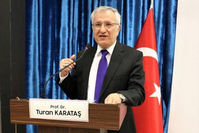 Mehmet Âkif emrolunduğu gibi yaşamış bir adamdır