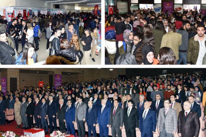 Üniversite öğrencileri kariyer fuarına katıldı