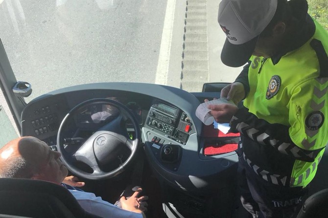 Yolcu ve tur otobüsleri denetlendi: Yüzlerce araca ceza
