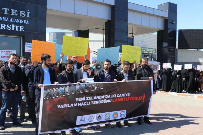 İslam insanlığın umudu olmaya devam ediyor