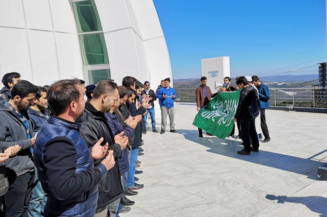 Üniversite öğrencileri Yeni Zelanda'daki cami katliamını kınadı