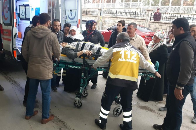 Baykan'da iki otomobil kafa kafaya çarpıştı: 3’ü ağır 5 yaralı