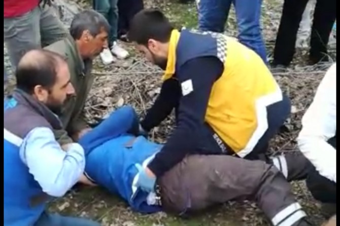 Bingöl'de yüksekten düşen 3 elektrik işçisi yaralandı