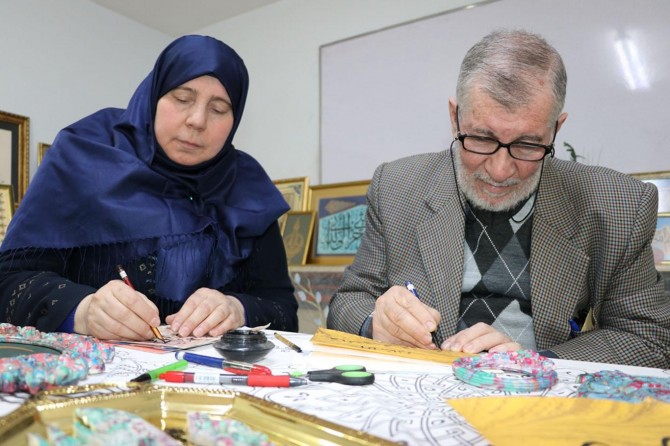 Suriyeli hattat çift, savaşı sanatla unutuyorlar