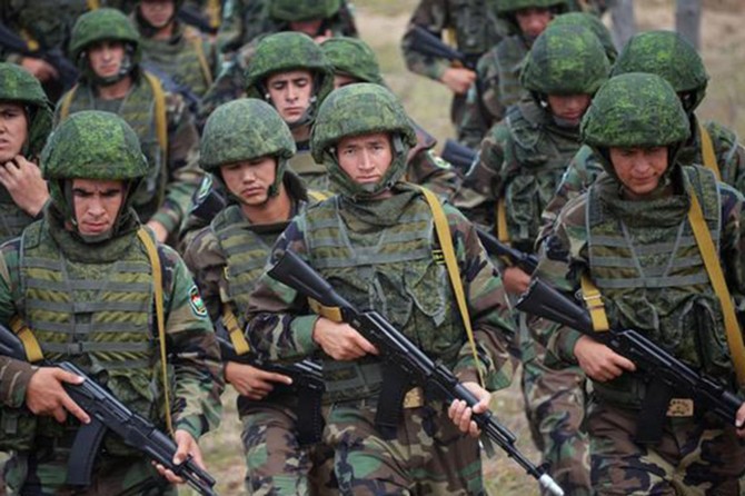 Rusya, Venezuela'ya asker gönderdi