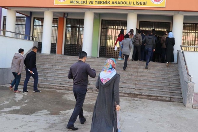 AÖL'de sınav yerini zamanında değiştiremeyenler ne yapmalı