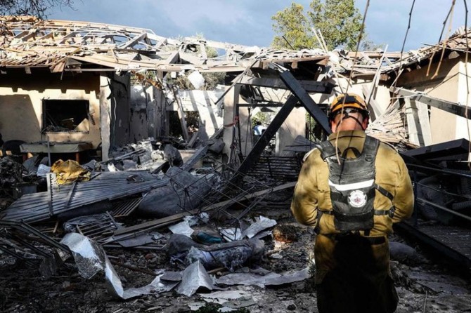 Rocket hits Tel Aviv wounds 7 zionists