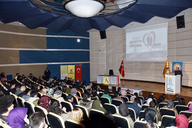 DÜ'de "Geçmişten Günümüze Aile Korunması" paneli