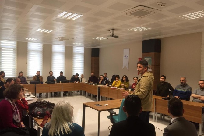 Mardin'de "Sosyal Bilimlerde Nitel Araştırma Yöntemleri" seminerleri