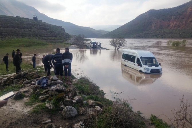 Çemê Botanê bi serve çû: Rêwî di rê de mahsûr man