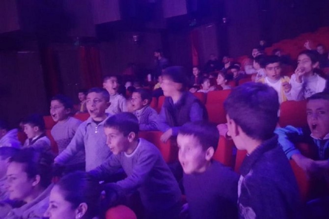 Çocuklar tiyatroyla buluştu