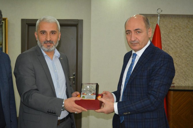 Siyer Sınavı'na katkı sunan idarecilere hediyeler verildi